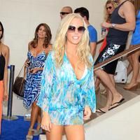 Kendra Wilkinson keeps hot summer sizzling with sexy Daylife | Picture 66591